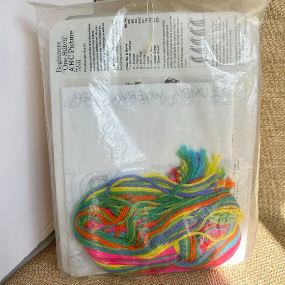 Columbia Minerva Creative Crewel ABC Picture Kit Erica Wilson 18x14 NIP - Picture 3 of 4